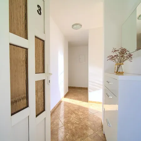 Fanuko Apartment *